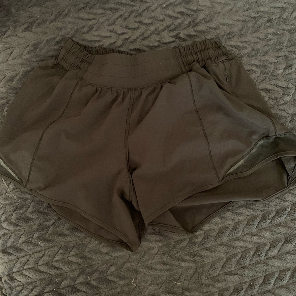 NWOT Lululemon hotty hot shorts